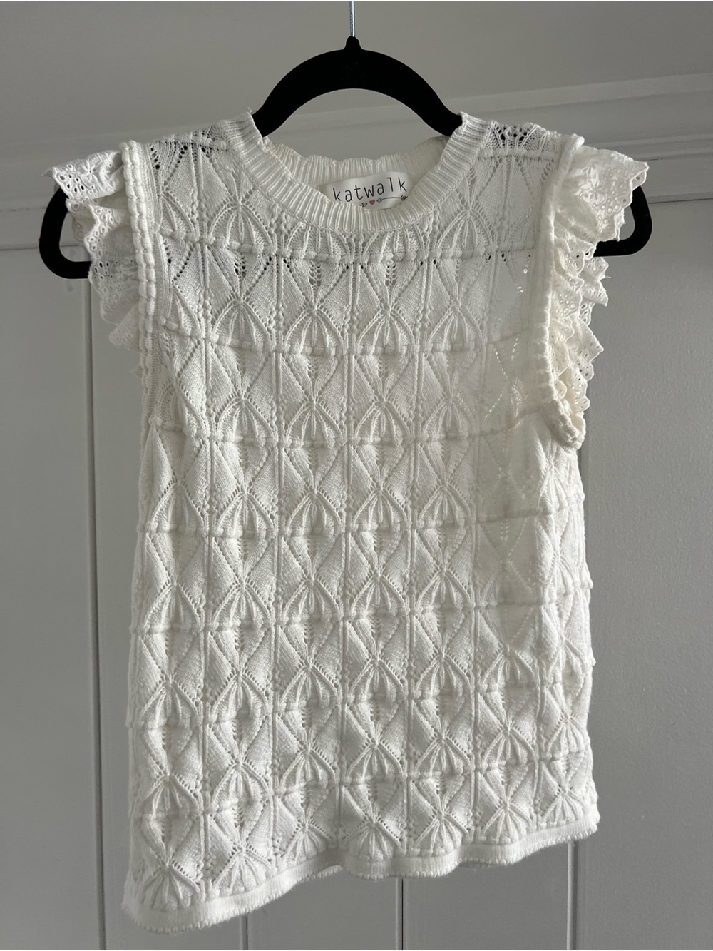 Cream Lace Knit Sleeveless Top